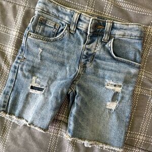CAT & JACK DISTRESSED JEAN SHORTS 4T